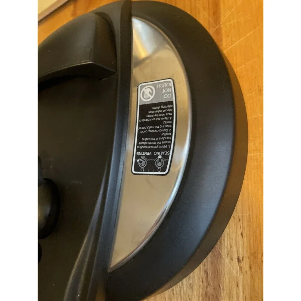Instant Pot 6-Qt Lux 60 V3 Pressure Cooker Replacement Lid with Gasket